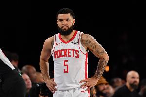 籃筐蓋了蓋！范弗里特半場5中0無得分進(jìn)賬 有6板2助1斷