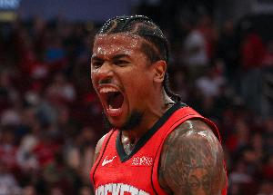 火力兇猛！杰倫-格林半場12中7 轟下全隊(duì)最高17分帶隊(duì)追分