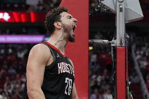 填滿數(shù)據(jù)欄！申京14中7得17分10板5助3斷2帽&下半場(chǎng)13分