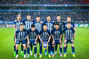 記者：聽(tīng)說(shuō)武漢三鎮(zhèn)要聘請(qǐng)一位近幾年在歐洲執(zhí)教的外教