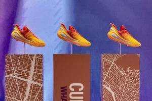 庫(kù)里出席灣區(qū)活動(dòng) 并發(fā)布12代“What the Bay”全明星配色戰(zhàn)靴