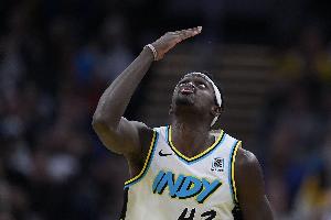 下半場(chǎng)手感回來(lái)了5投全中！西亞卡姆14中7得19分10板3助