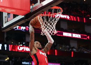 杰倫-格林20中9拿到22分7板 上半場(chǎng)獨(dú)得17分