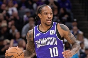 咋了這是？德羅贊過去4場場均僅10.3分 兩項(xiàng)命中率33.3%/16.7%