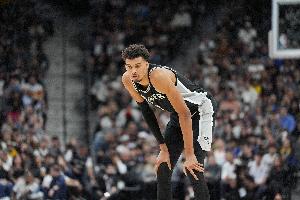 文班：馬刺以最好的方式指導(dǎo)我 我需要在場上做出正確的選擇