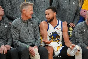 一身反骨??科爾說跟庫里打球要多傳球后 庫里首節(jié)8分鐘0出手