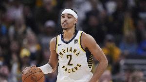 庫里：內(nèi)姆哈德的任務(wù)就是盯著我 他承擔(dān)起了這個責(zé)任