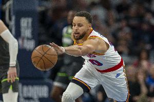 出手不多！庫里上半場4中0拿到2分4助2帽