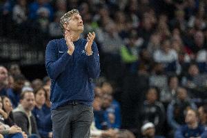 是否會考慮改變首發(fā)陣容？芬奇：一切都有可能