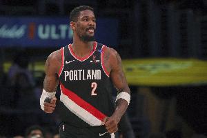 進(jìn)攻端很高效！艾頓半場(chǎng)8中7貢獻(xiàn)14分6籃板&拼下3前場(chǎng)籃板