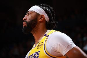 心態(tài)被搞！戴維斯14中7拿到19分10板6助2斷2帽 怒推里德吃T