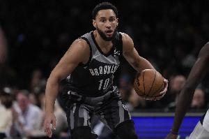 能組織！本-西蒙斯2中1拿到4分2板9助 罰球2中2