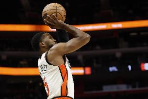 掀翻老東家！比斯利替補15中8&三分10中5得到21分5板2斷