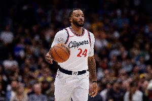 ??得分還得鮑科比！鮑威爾命中關(guān)鍵中投 20中10砍全場最高29分