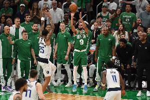 魔術(shù)師：喜歡這支凱爾特人 他們不停轉(zhuǎn)移球 5個(gè)人都能摸到球