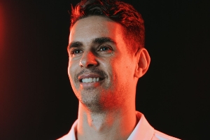 由奢入儉！奧斯卡海港7年年薪2400萬，回圣保羅年薪