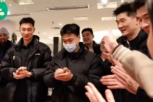 真好！新疆全隊為趙睿慶生：不管幾歲快樂萬歲哦！又團聚啦！