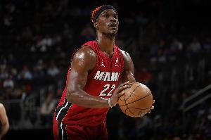 太陽(yáng)記者：太陽(yáng)目前仍在討論與邁阿密熱火商討巴特勒交易