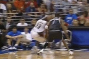 經(jīng)典回憶！魔術(shù)官推曬麥迪03年圣誕大戰(zhàn)對飆詹姆斯