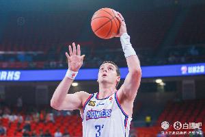 獨木難支！大衛(wèi)-詹姆斯22中11空砍全場最高35分13板 三分9中4