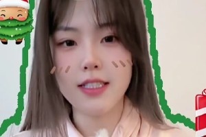 很放松！李月汝社媒曬日常隨筆：圣誕??和小狗?? 圣誕快樂！