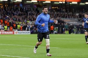 土媒：費(fèi)內(nèi)巴切在同時(shí)談4-5名中衛(wèi)，科拉希納茨已不在引援名單