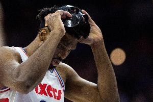 崴腳堅(jiān)持作戰(zhàn)！恩比德15中8拿下27分9籃板