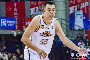 定海神針！韓德君連搶關(guān)鍵板&罰球準絕殺 罰球10中10砍18分11板