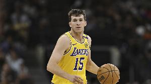 里夫斯成NBA歷史第10個(gè)在圣誕大戰(zhàn)砍下三雙球員 比肩詹約登威追