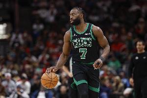 FMVP也不用擔(dān)心！杰倫-布朗第三節(jié)10中6轟14分 帶隊(duì)追平比分！