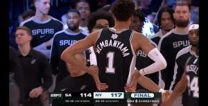 ??真的很想贏！文班賽后失魂落魄 跟隊友打完招呼默默離開