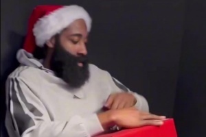 順帶打波廣告！哈登曬圣誕大餐和禮物 可見(jiàn)哈登牌紅酒和9代簽名鞋