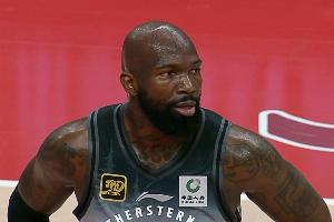 失誤差點上雙！多米尼克-瓊斯17中6拿到18分8板7助 9失誤