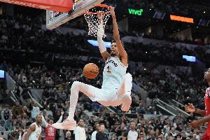 唐斯：文班利用了上帝賦予的天賦 使他成為非常特別的防守球員