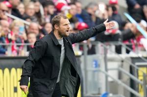 柏林聯(lián)官方：主帥博-斯文松下課，教練團隊被一并解職