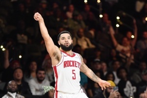 外線開炮！范弗里特單節(jié)飆中5記三分 三節(jié)砍25分6板