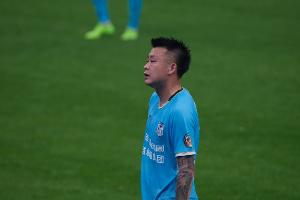 大連記者：老將孫鉑與大連英博完成續(xù)約