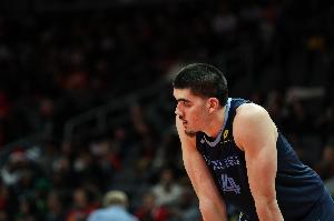 兩雙到手！埃迪三節(jié)14中9獨(dú)得20分13板2帽 正負(fù)值+27