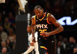 KD：我剛開(kāi)始打職業(yè)生涯的時(shí)候 現(xiàn)在的很多球員還都是孩子