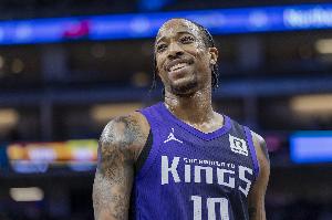 齊發(fā)力！半場德羅贊6中4拿到13分3助 蒙克三分6中3也拿13分