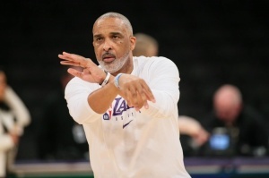 漢迪從弟子中選首發(fā)5人：歐文、科比、小卡、詹姆斯、濃眉