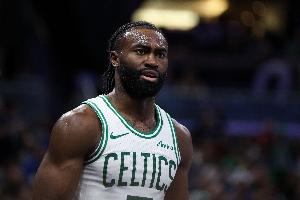 普理查德：布朗絕對(duì)應(yīng)該入選最佳防守陣容 他每晚的防守任務(wù)最重