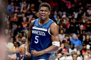 段冉：現(xiàn)在的愛德華茲越來越有巨星范兒了 他技術上仍有上升空間