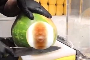 你小子對老詹情有獨鐘啊??索漢轉(zhuǎn)發(fā)搞笑視頻&末尾有詹姆斯梗圖