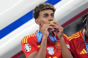 紀(jì)錄收割機(jī)！巴薩官網(wǎng)盤點(diǎn)亞馬爾2024創(chuàng)造的各種紀(jì)錄