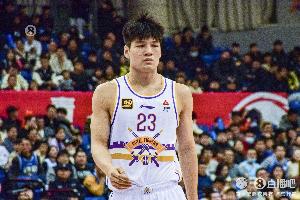 真拼??！陳國豪5中2得到8分10板2斷2帽 怒搶7個前場板