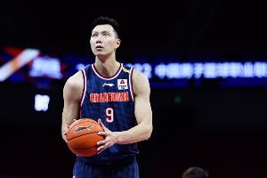 去年今日：廣東男籃正式退役易建聯(lián)9號(hào)球衣