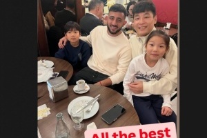 武磊社媒曬與巴爾加斯在巴塞羅那合照：祝你未來(lái)一切順利！