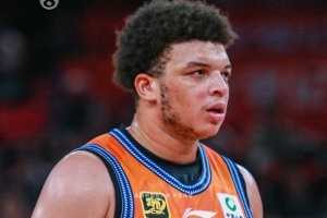 段冉：上海已經11連勝 洛夫頓的統(tǒng)治力簡直是降維打擊