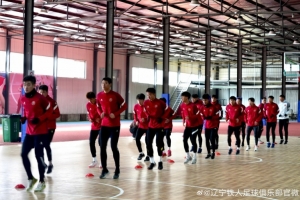 潘喜明現(xiàn)身遼寧鐵人集訓(xùn)，24賽季2張紅牌+停賽6場+隨梅州降級